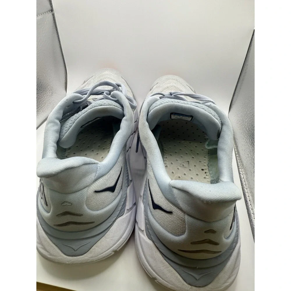 Hoka One One please look
